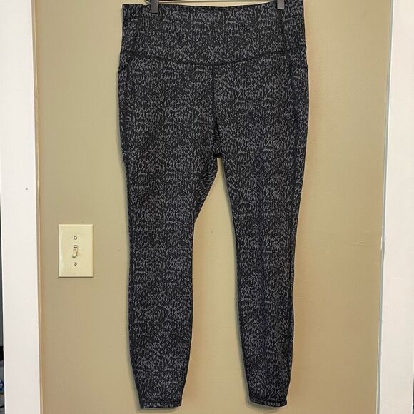 All in Motion Womens Animal Print Black Grey Leggings with Pockets Large - Picture 1 of 7